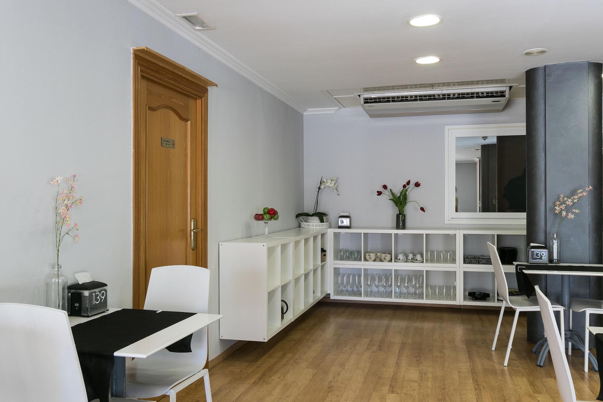 Hotel 139 Castelldefels Ngoại thất bức ảnh