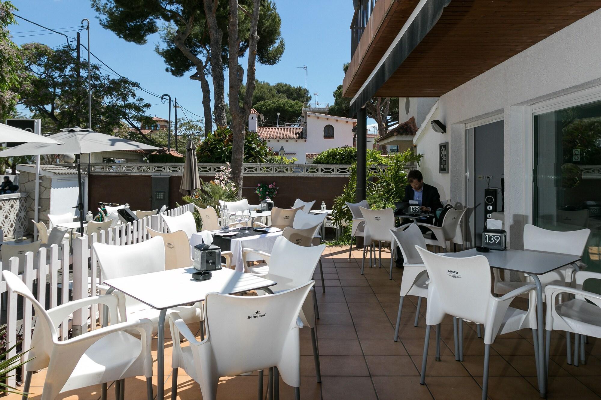 Hotel 139 Castelldefels Ngoại thất bức ảnh