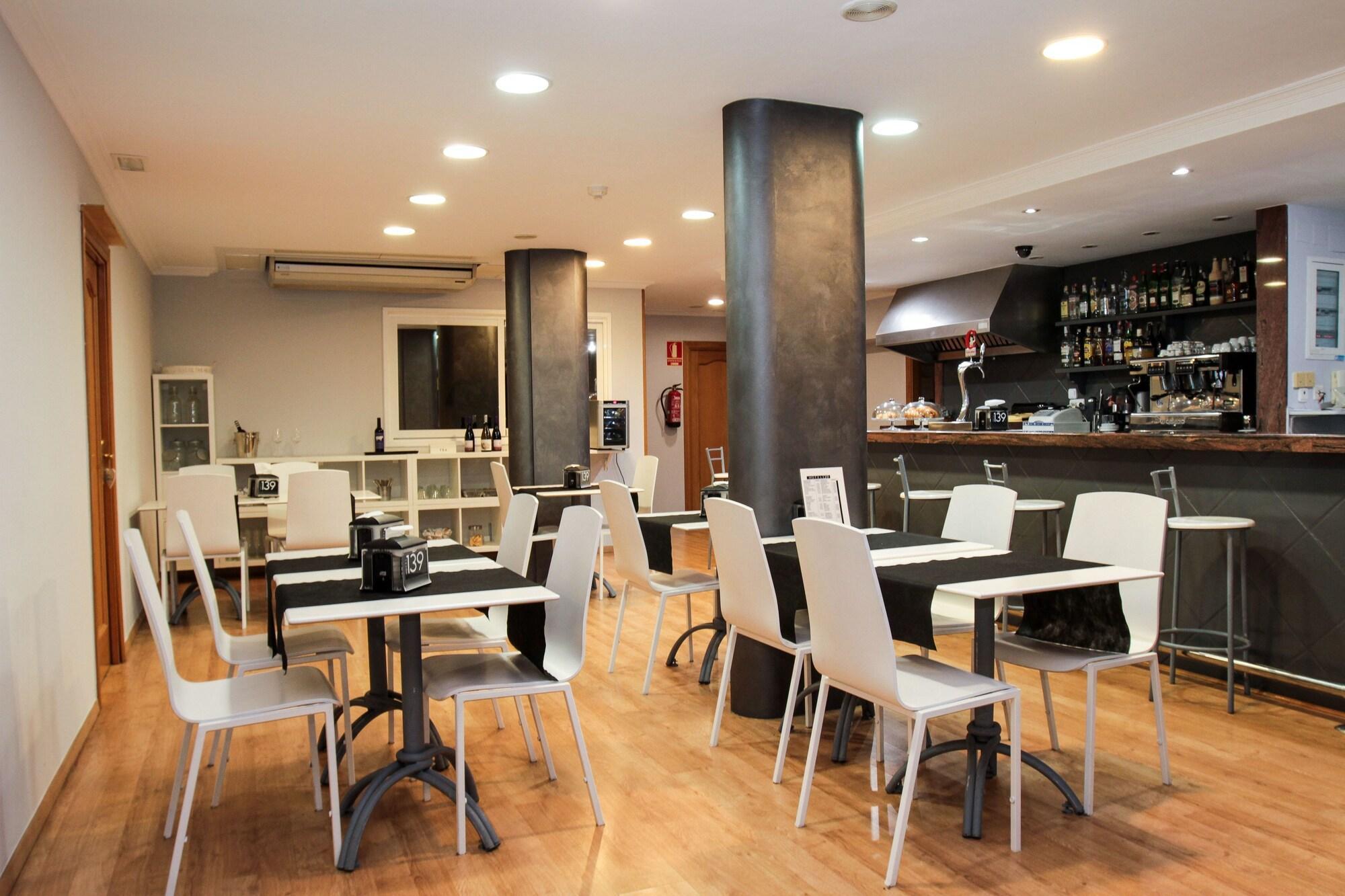 Hotel 139 Castelldefels Ngoại thất bức ảnh