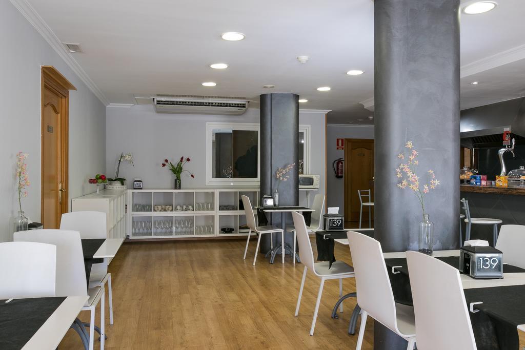 Hotel 139 Castelldefels Ngoại thất bức ảnh
